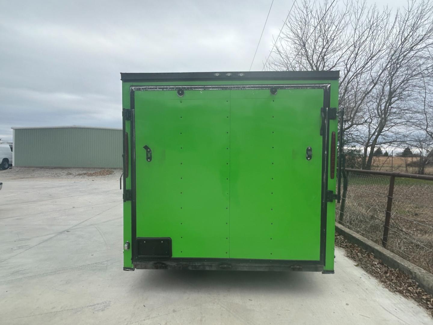 2020 GREEN /TAN DEEP SOUTH ENCLOSED TRAILER (7JKBE1624LH) , located at 17760 Hwy 62, Morris, OK, 74445, 35.609104, -95.877060 - Photo#2